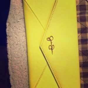 Jessica Simpson clutch!